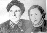 Две подруги: Катя Буданова и Лиля Литвяк