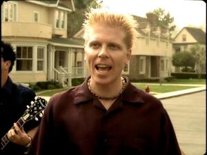 Можно ли быть консервативными панками, и что такое «Pretty Fly»? Ко дню рождения лидера THE OFFSPRING Декстера Холланда