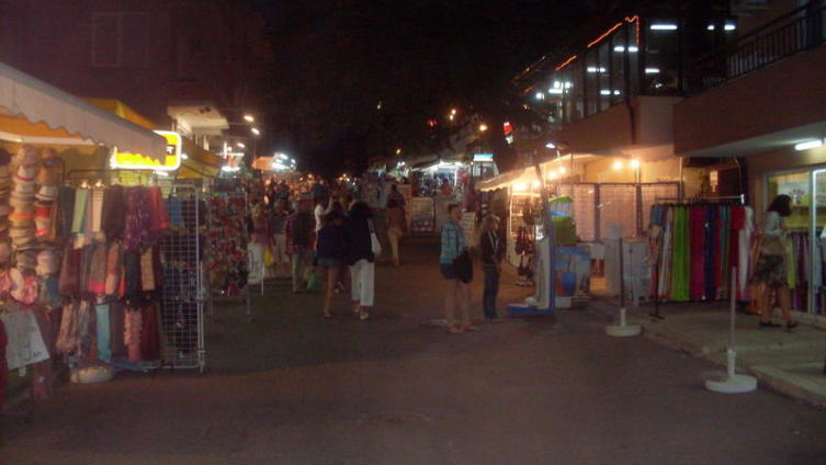 Улица Ропотамо вечером