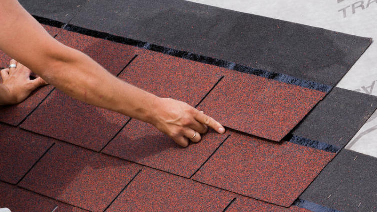 Выбираем мягкую кровлю: гибкая черепица или рубероид?