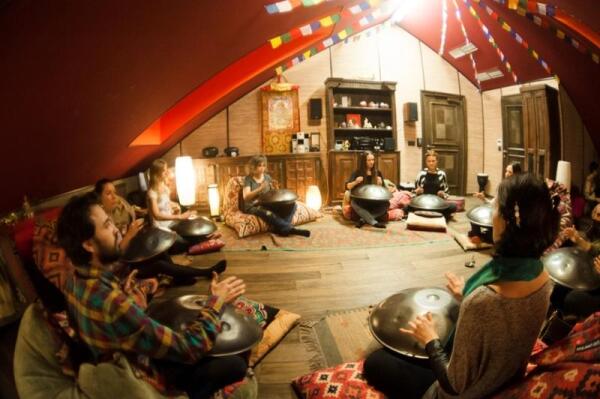 Концерт-медитация играющих на ханге и подобных ему инструментах