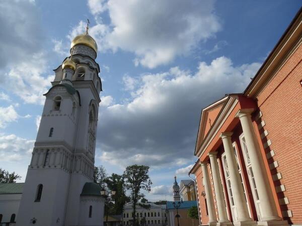 Вид на два храма