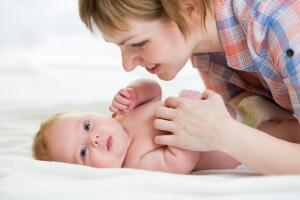 Советы молодым мамам: как выбрать подгузники для новорожденного?