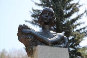 Где находится первый памятник Марине Цветаевой?