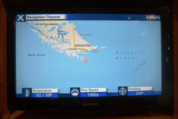 Температура 3 градуса по Цельсию, скорость судна 16 узлов. Идем проливом Дрейка
