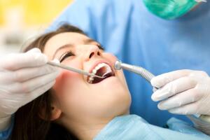 Почему американцы едут лечить зубы из США в Мексику?