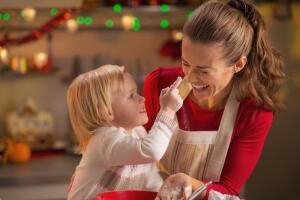 Как прекратить истерику ребенка и привлечь его к работе по дому с помощью игровых ситуаций?