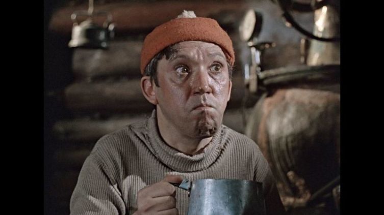 Почему щелкают по горлу, приглашая выпить? 