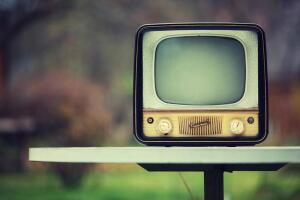 Почему 80% людей после 25 лет полностью утрачивают способность к мышлению из-за ТВ?