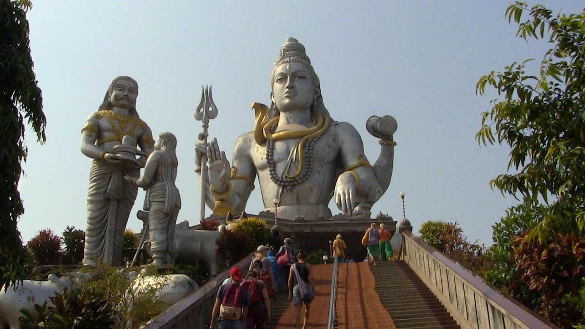 Индия статуи