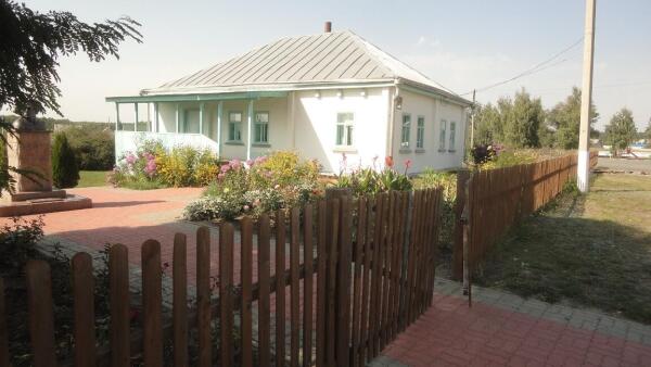 Село Обуховка. Дом, в котором родился и умер В. Ерошенко