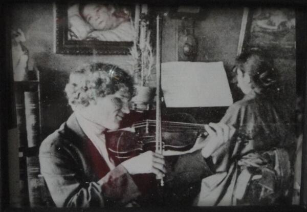 В. Ерошенко был не только полиглотом, в совершенстве владевшим многими языками, но и хорошо играл на разных музыкальных инструментах