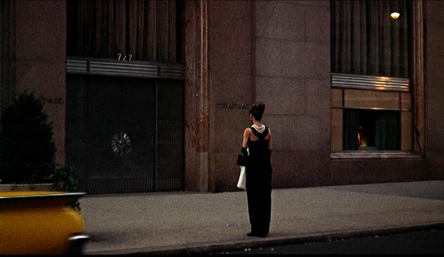 Знаменитые кинонаряды. Как было создано самое известное «маленькое чёрное платье» всех времён?