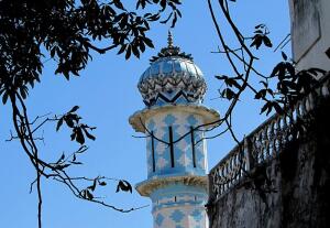 Мавританские колонны на улицах Парижа. Почему мавританские?