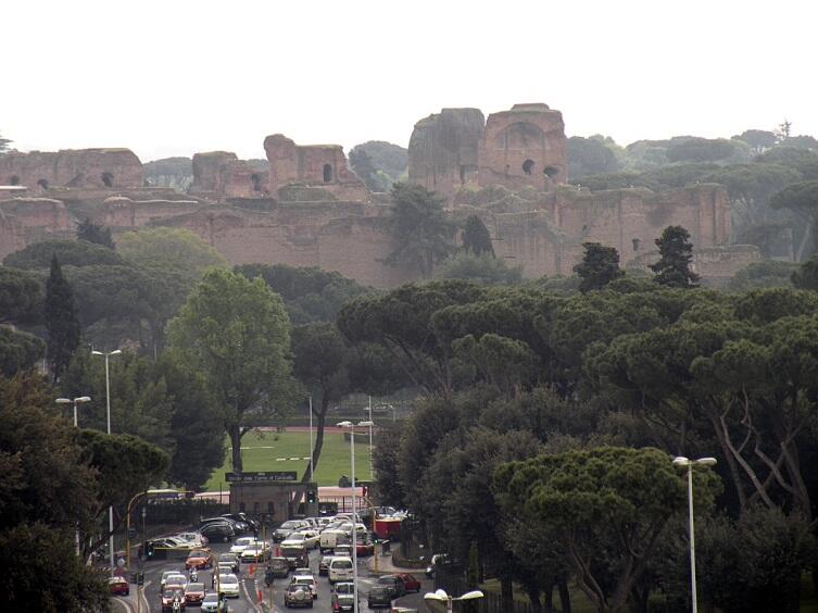 Развалины терм Каракаллы в Риме, Италия