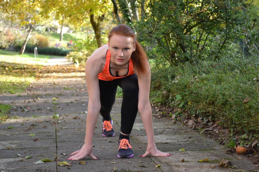 Домашние тренировки. Скакалка, пупырки или йога? 