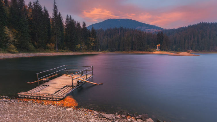 Закарпатье, озеро Синевир на закате