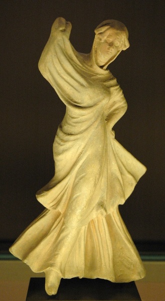 Танцовщица, высота 18 см, Лувр, Париж, Франция