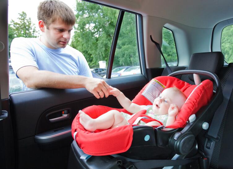 Как перевозить ребенка в детском автомобильном кресле? Нет - капризам, да - комфорту!
