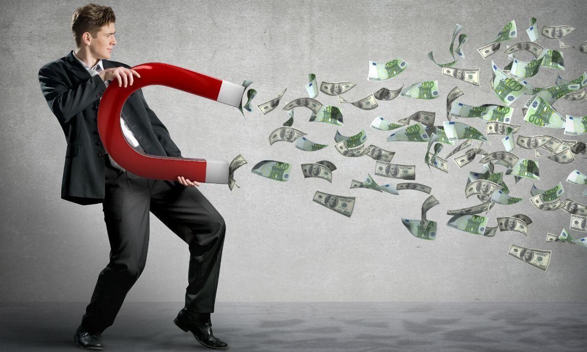 Парень с кучей денег. Родители помогают финансово. Люди которые помогают финансово. Попросить помощи у богатых на официальном сайте. Окажу финансовую помощь безвозмездно.