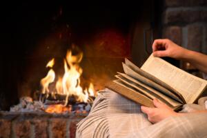 Какие «летние» книги можно почитать зимними вечерами?