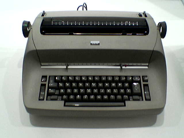 Электрическая пишущая машинка «IBM Selectric», 1961 г. Электрическая пишущая машинка «IBM Selectric», 1961 г.