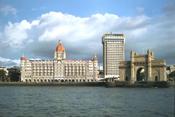 Отель Тадж-Махал и Ворота в Индию на набережной Мумбаи