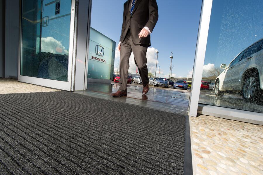 Весенние средства грязезащиты для квартир и офисов