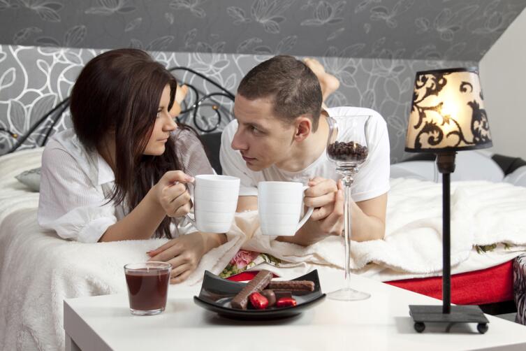 Как правильно валяться вдвоем?