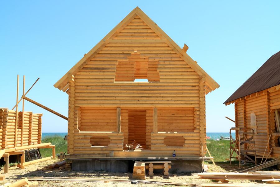 Почему деревянные дома лучше начинать строить весной?