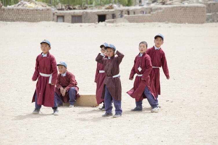 Дети в тибетской деревне