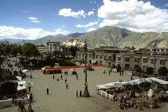 Чем известна улица Бархор в Лхасе - древней столице Тибета?