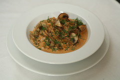 Говядина по-строгановски (бефстроганов)