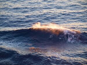 Отбойное течение - главная опасность для купающихся в океане или море