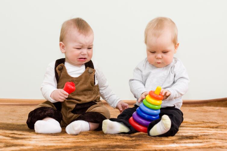 Для малыша даже слабый удар игрушкой может быть травмоопасным