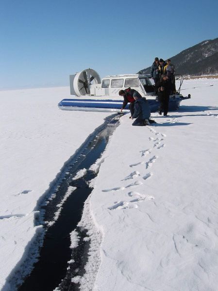 Обследование ледового покрова на Байкале