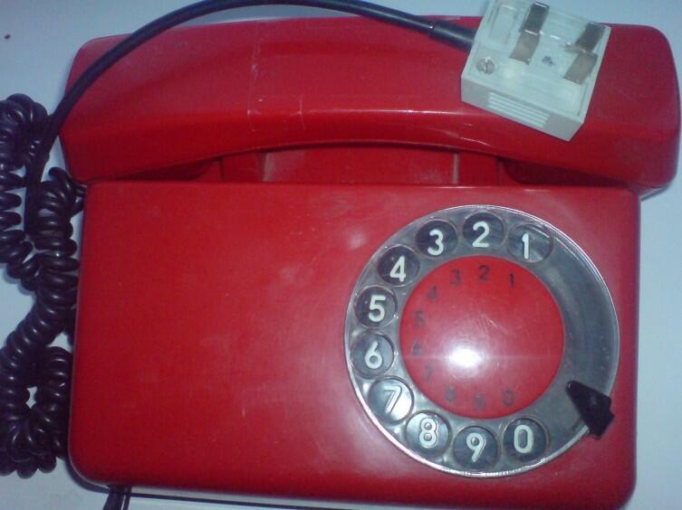 Байки старьевщицы: кому нужны старые вещи? Телефоны Байки старьевщицы: кому нужны старые вещи? Телефоны