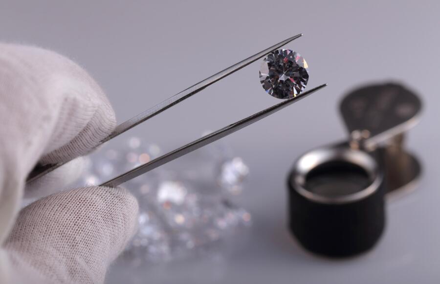 ​Фианит. Что представляет собой искусственный бриллиант?