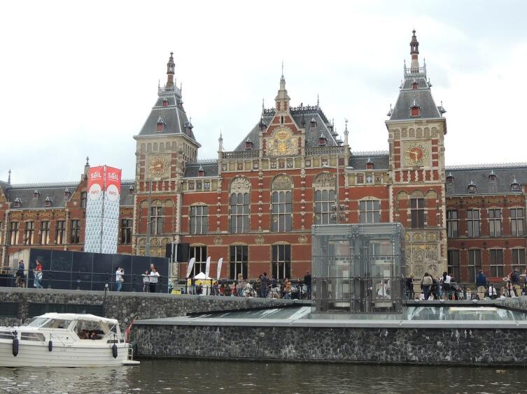 Железнодорожный вокзал в Амстердаме