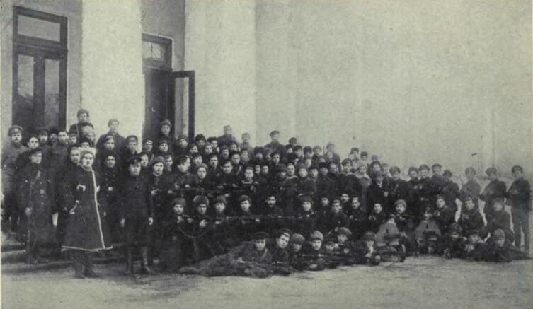 Отряд матросов Красной гвардии, разогнавших Учредительное собрание