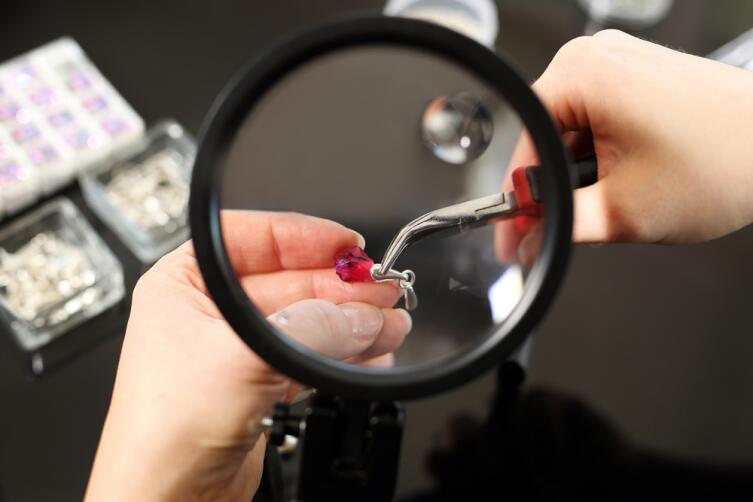 В чем секрет популярности кристаллов Swarovski? В чем секрет популярности кристаллов Swarovski?