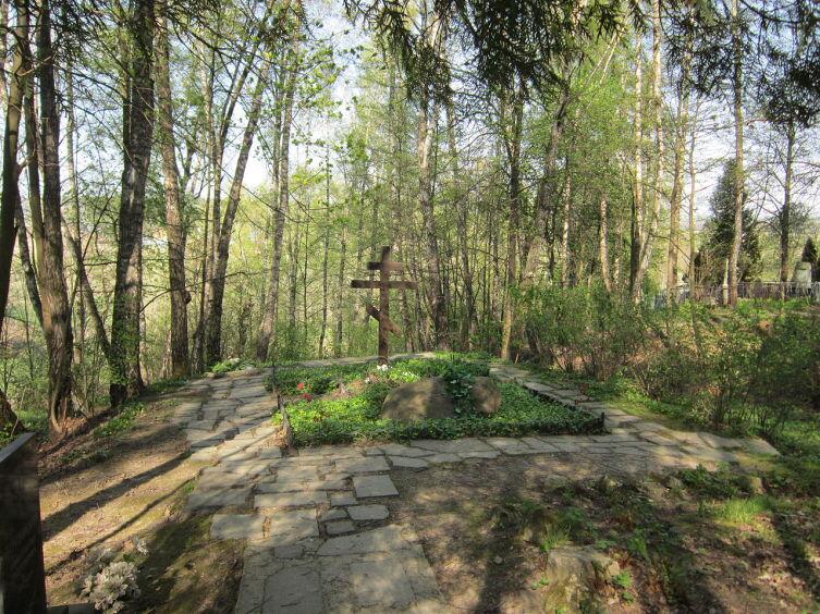 Могила К. Г. Паустовского