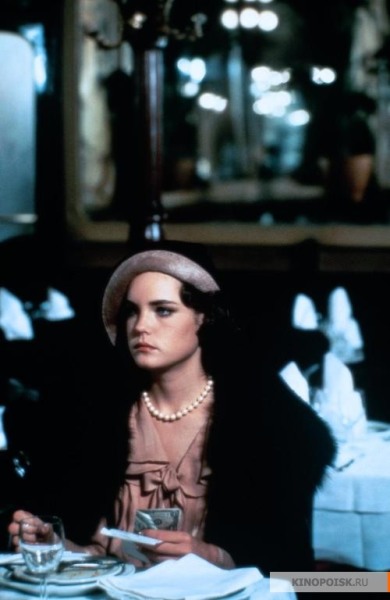 Элизабет Макговерн в роли Деборы