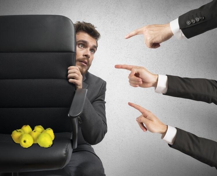 Подумайте, что вы делаете: решаете задачу или осуждаете Петю, который не разделил яблоки поровну? Подумайте, что вы делаете: решаете задачу или осуждаете Петю, который не разделил яблоки поровну?