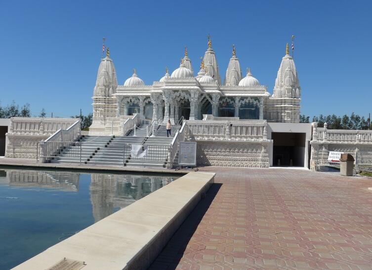 Индуистский храм, фасад и вход