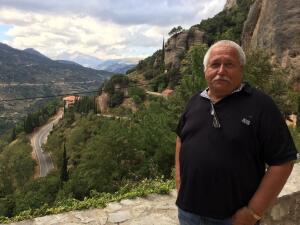 Монастырь Мега Спилеон: что прячут греческие скалы?