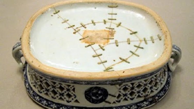 Нанкинская ваза ок. 1750 г., отреставрированная скрепами