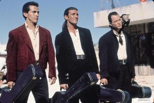 Кинохиты. Под чьи песни дрался Антонио Бандерас и танцевала Сальма Хайек?