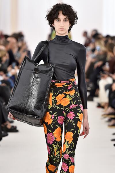 Сочетай несочетаемое, чтобы быть в тренде, диктует Баленсиага