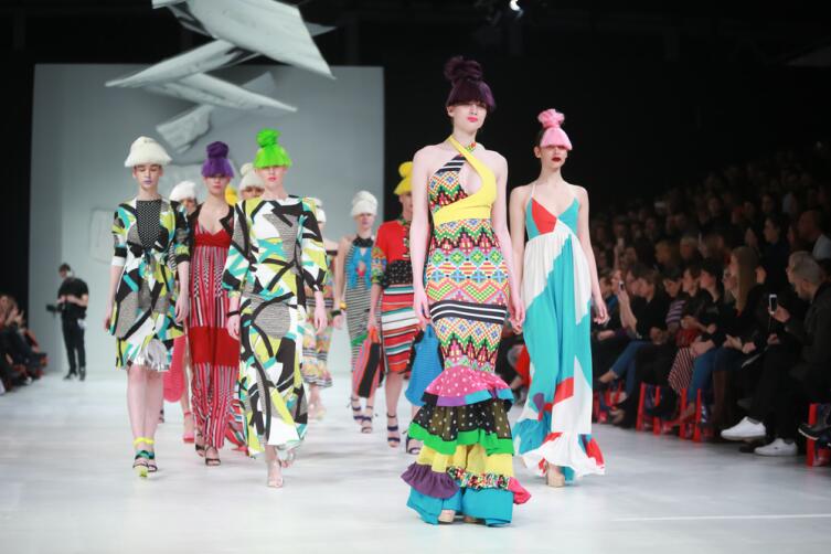 Платья с воланами из коллекции 2018 от Zoran Aragovic